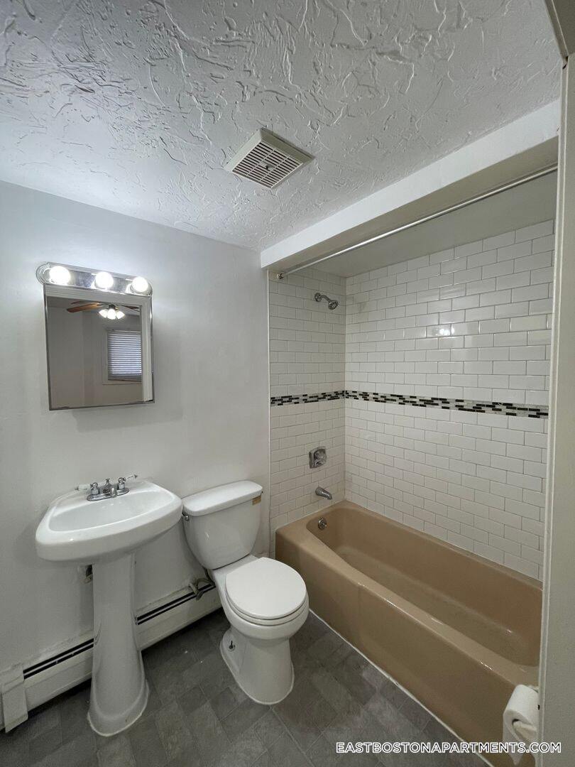 Building Photo - 241 Maverick St