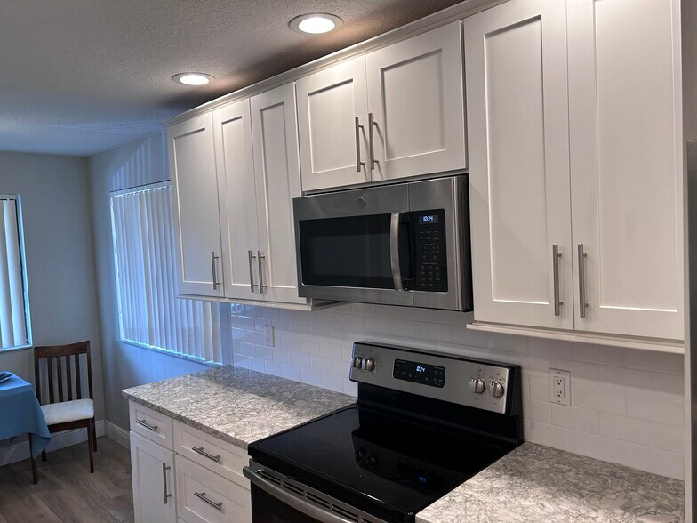 Building Photo - 8559 Pomelo Tree Ln