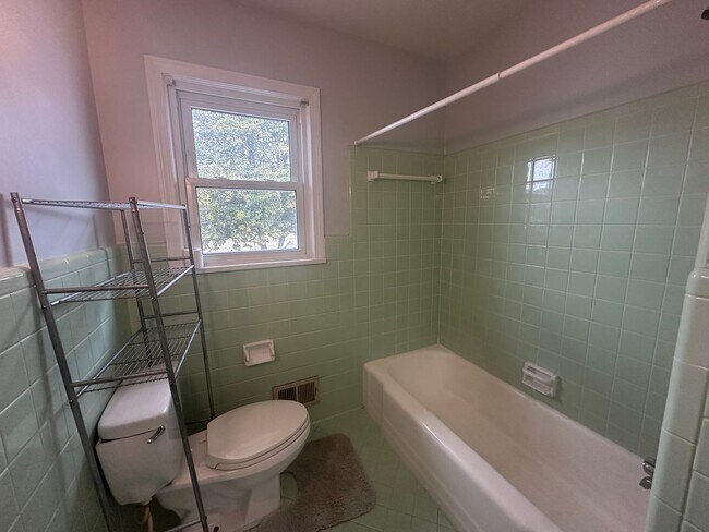 Building Photo - 3 bed, 2 full bath House in 40218 - $2,000/month