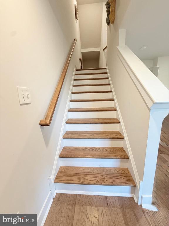 Building Photo - 214 Red Leaf Ln