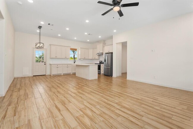 Building Photo - 24738 Roscommon Ln