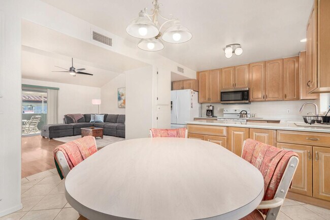 Building Photo - 220 N 22nd Pl