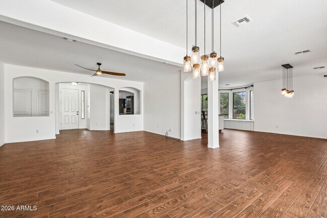 Building Photo - 2801 E Lindrick Dr