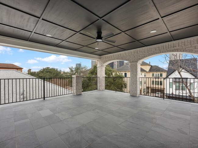 Building Photo - 1317 W Bell St