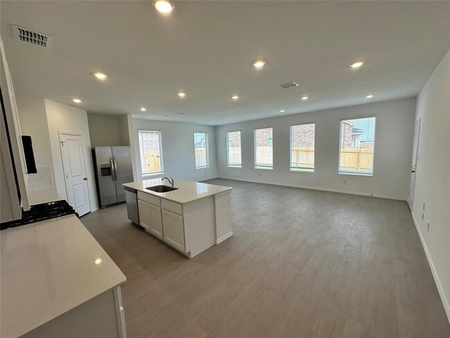 Building Photo - 281 Seven Seas Dr