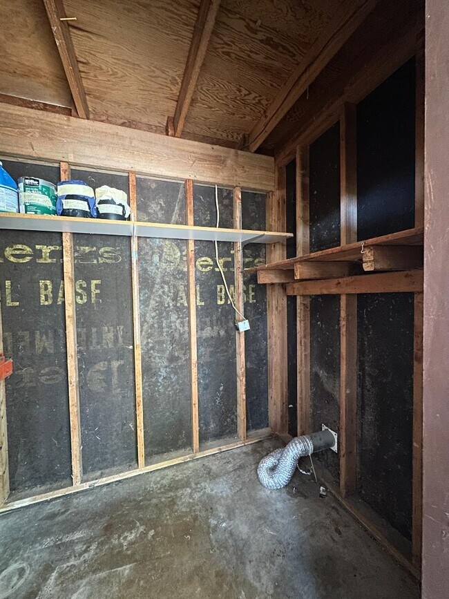 Building Photo - 5127 Village Green