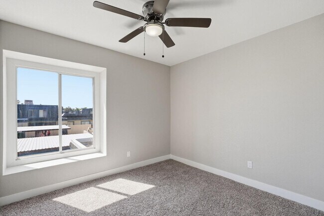 Building Photo - 8053 N 32nd Dr