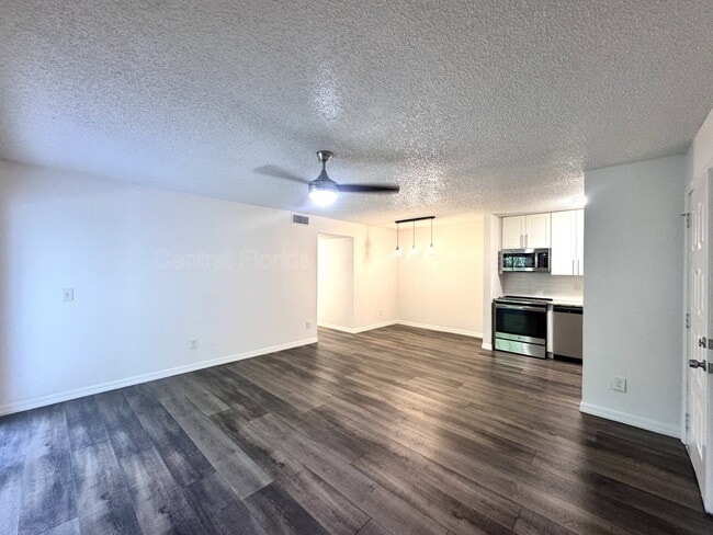 Building Photo - 2452 Oak Park Way