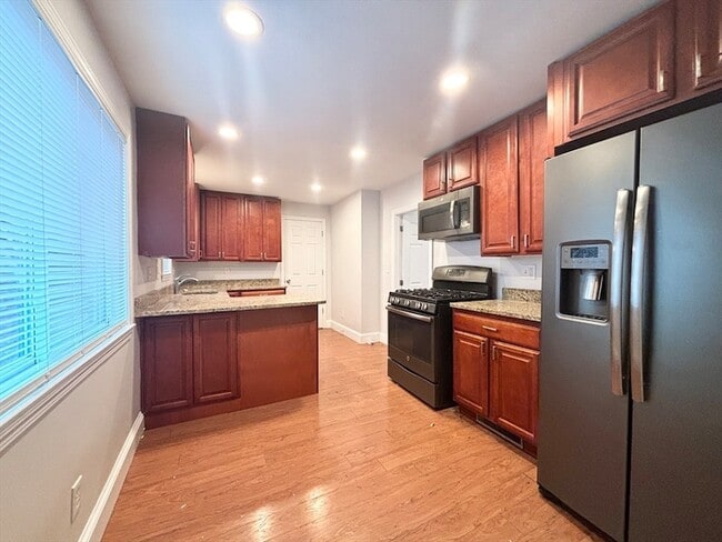 Building Photo - 11 Byron St