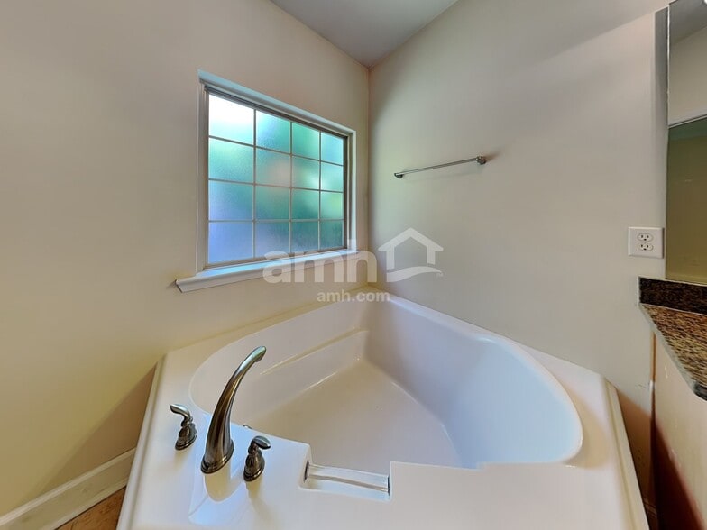 Building Photo - 101 Scottish Ave