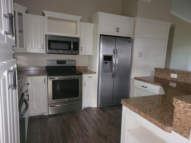 Building Photo - 10556 Rolling Pines Dr