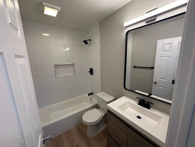 Building Photo - 12101 Scissortail Dr
