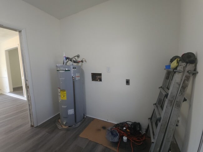 Building Photo - 846 Drawbridge Dr