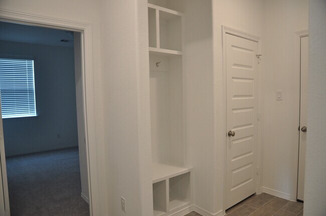 Building Photo - 5703 Aurora Grns Ln