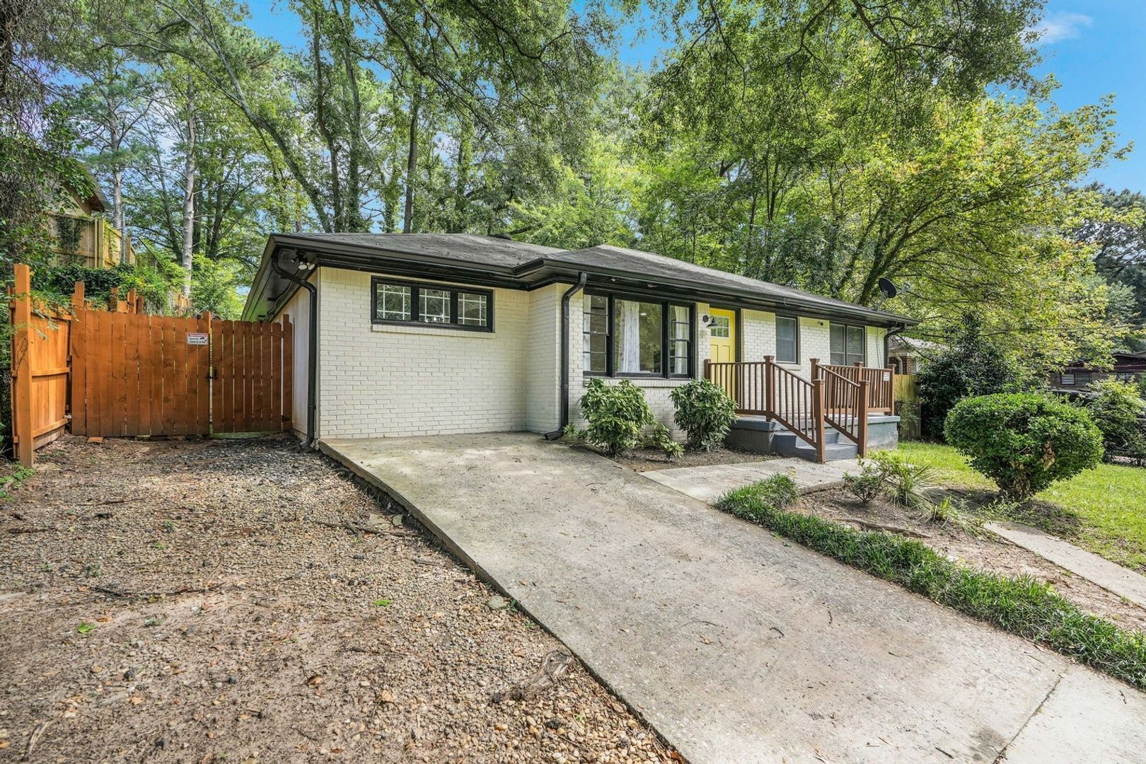 Building Photo - 1090 Indale Pl SW