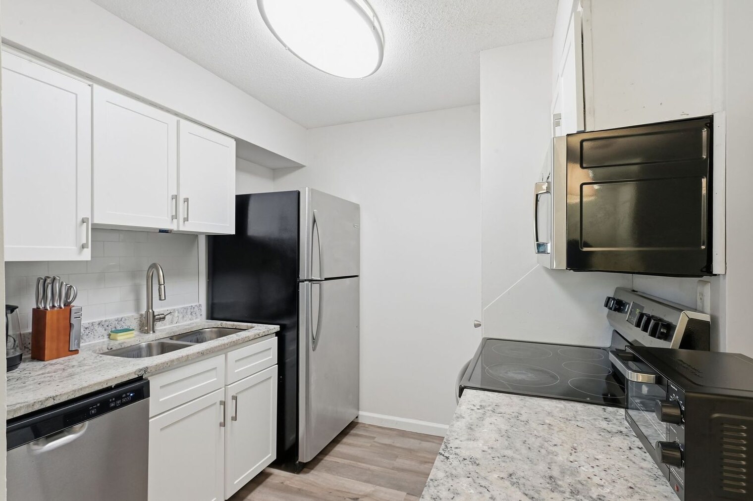 Building Photo - 2201 Deercross Dr