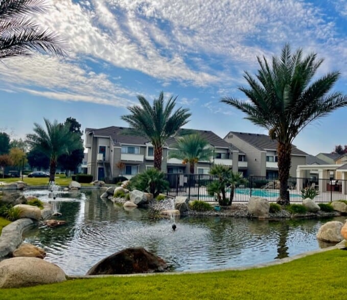 Building Photo - The Springs