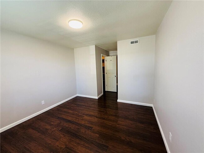 Building Photo - 2714 W Fir St