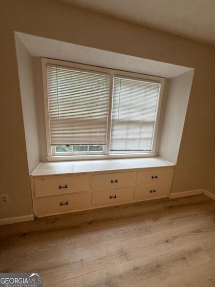 Building Photo - 977 Bramwell Ln