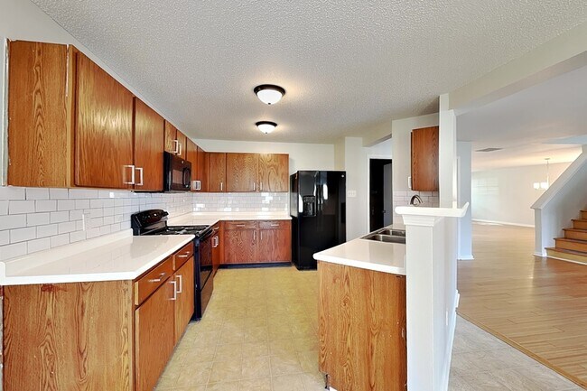 Building Photo - 7030 Maple Park Ln