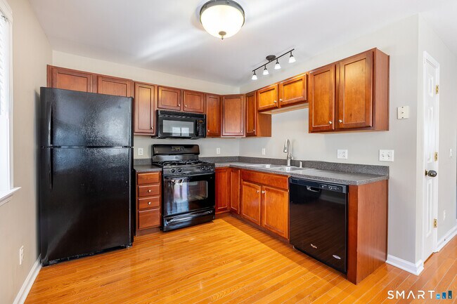 Building Photo - 15 Scuppo Rd