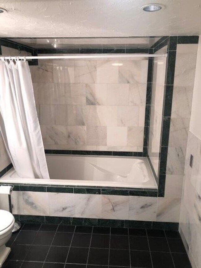 Building Photo - Beautiful Northside 3 Bedroom 2.5 Bath near the Indian Trail!