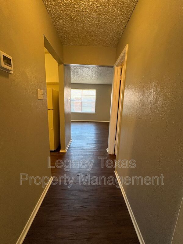 Building Photo - 1706 Short St
