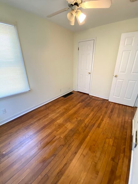 Building Photo - 1121 Hapeman St