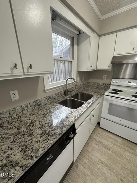 Building Photo - 5621 Hamstead Crossing