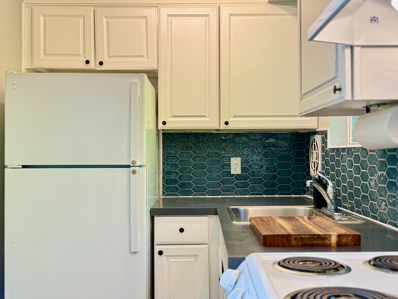 Building Photo - 1011 Montgomery Ave