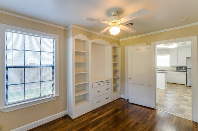 Building Photo - 236 W 31st St