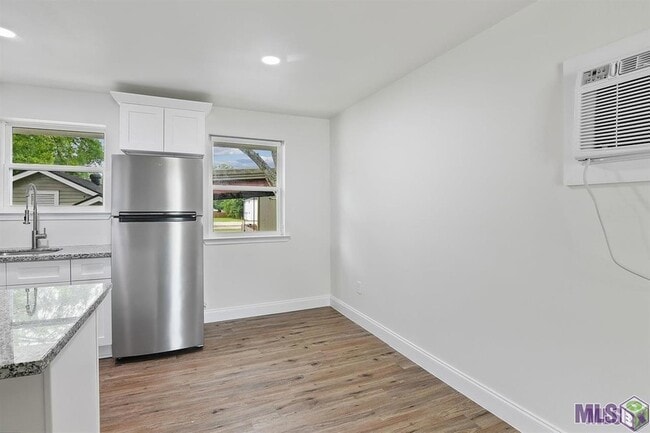 Building Photo - 212 Centerville St NE