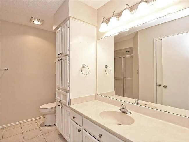 Building Photo - 1202 Thorpe Ln