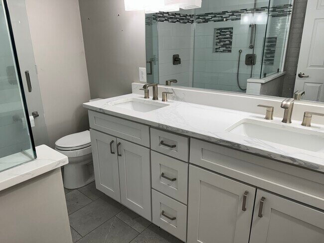 Building Photo - 10012 Ellis Rd