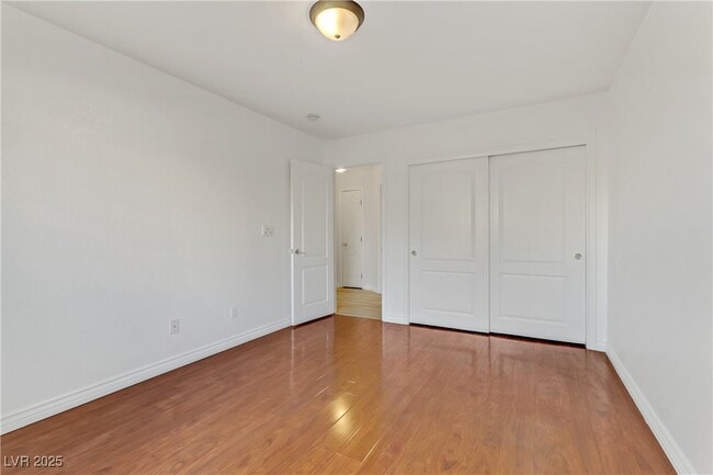 Building Photo - 7215 N Buttons Ridge Dr