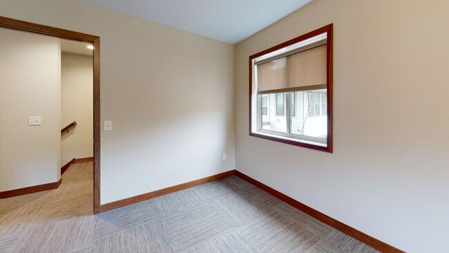 Building Photo - 1107 7th St SE