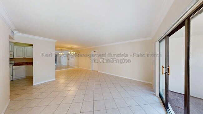 Building Photo - 1015 Green Pine Blvd
