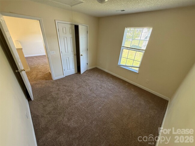 Building Photo - 3327 Buckvalley Dr