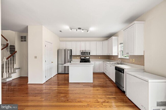 Building Photo - 713 Whitetail Cir