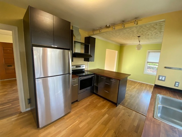 Kitchen new stainless appliances - 3200 SE 78TH AVE