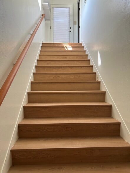 Building Photo - 6104 Bernhard Ave