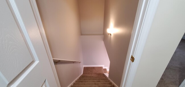 Building Photo - 172 Beth Ln