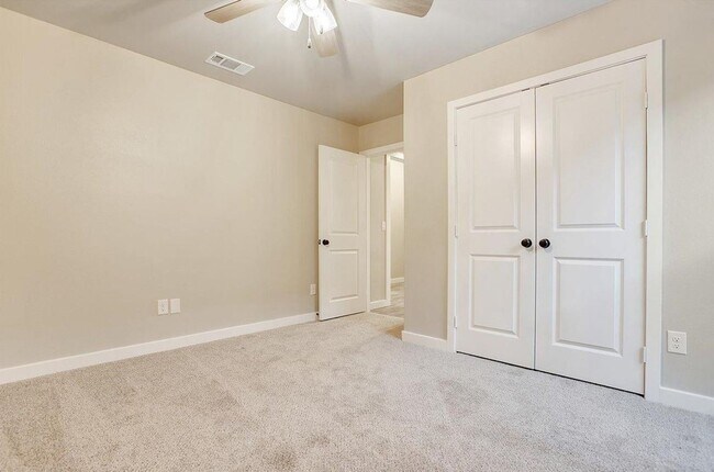 Building Photo - Pre-leasing for July