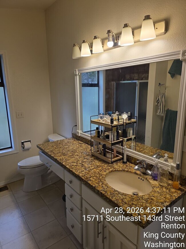 Building Photo - Renton - 4 bedroom 2.5 bath rental home - Custom home with large rooms - Available July 5th 2026