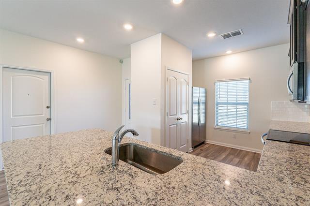 Building Photo - 212 Foster Ln