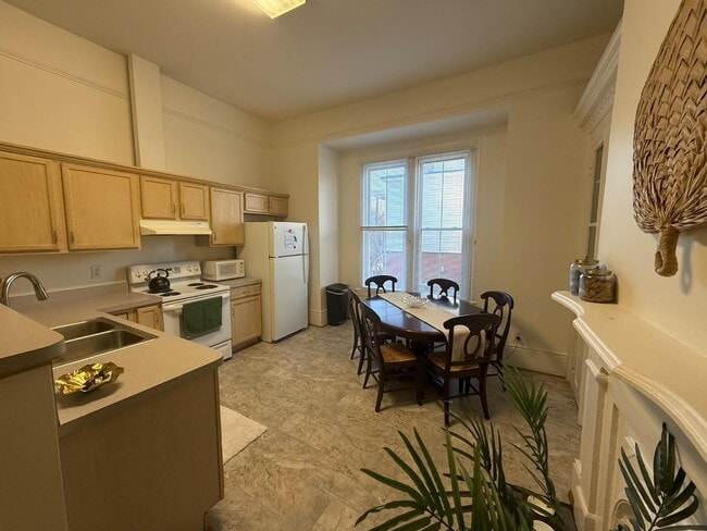 Building Photo - 605 Harrison St