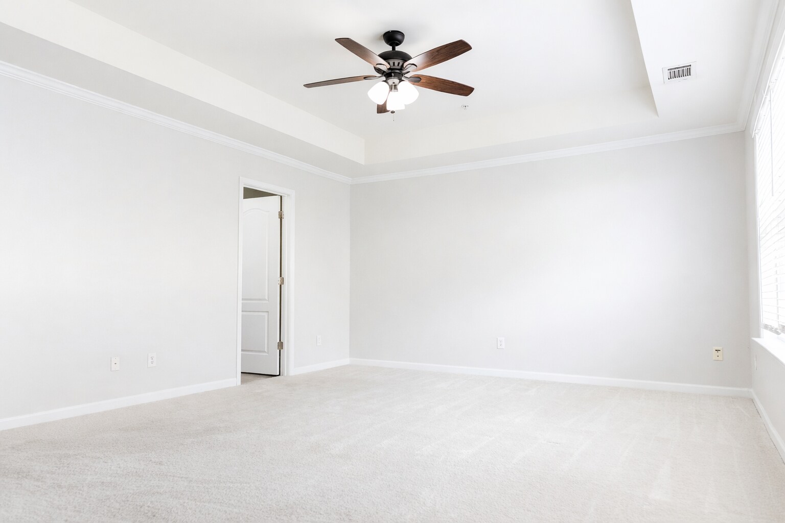 Building Photo - 544 Ridge View Xing