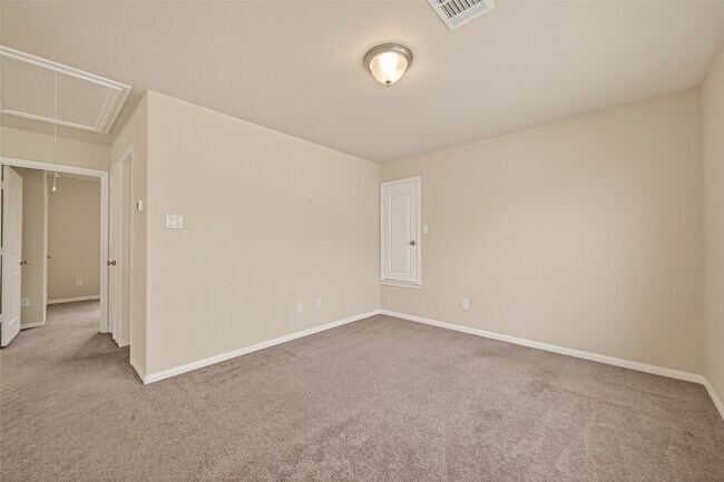 Building Photo - 6126 Prince Pl Dr