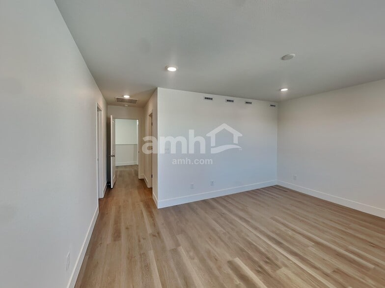 Building Photo - 5816 Astapor St