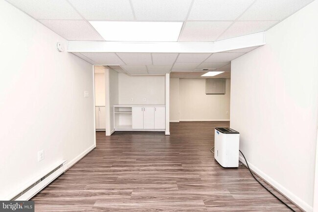 Building Photo - 3318 Mantua Dr